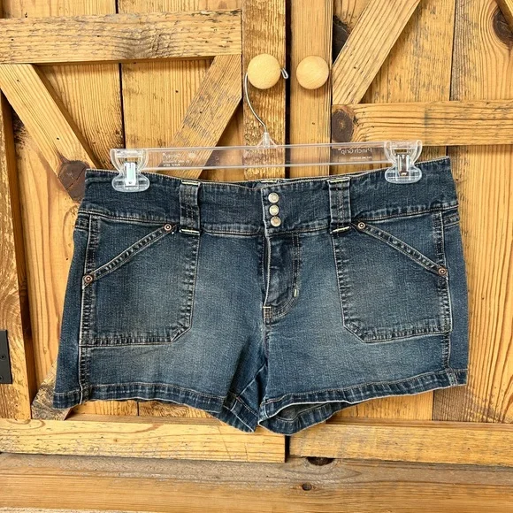 Women’s Jean shorts. - Picture 1 of 3